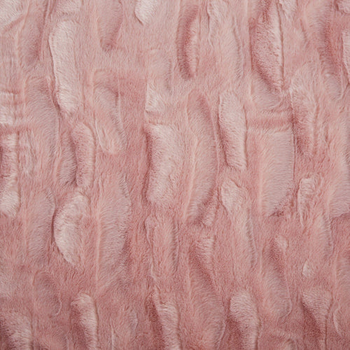 Add a touch of glam to any room — the dusty rose throw that makes your sofa look like a photoshoot