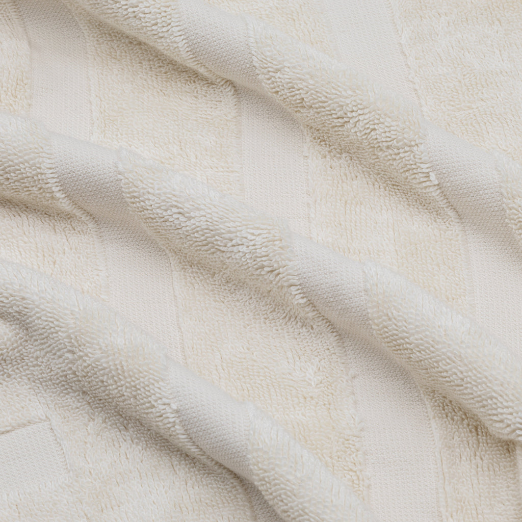 Step out of the shower into cloud-like softness — the 600 GSM Australian cotton towels that make every bathroom feel like a spa