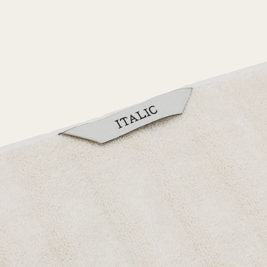 Step out of the shower into cloud-like softness — the 600 GSM Australian cotton towels that make every bathroom feel like a spa